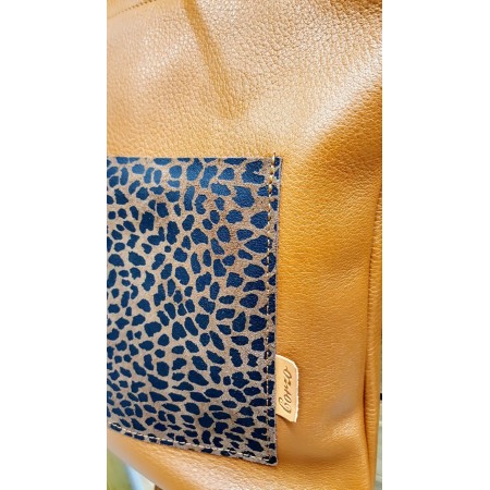 Mochila de piel animal print