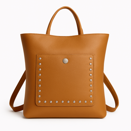 Mochila Abril de piel con tachas  Corzo Artesanía