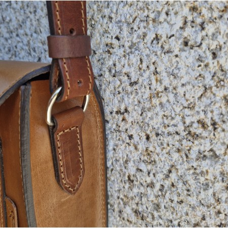 Paseo small leather crossbody bag | Corzo
